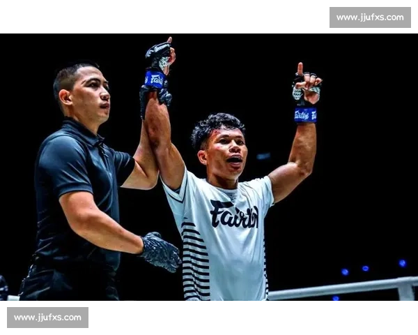 前蝇量级冠军弗朗斯遭重拳 KO,职业生涯遭遇重创 前蝇量级冠军弗朗斯遭重拳 KO,职业生涯遭遇重创