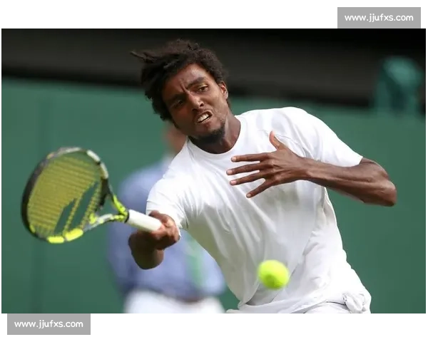 曼联 7 号传奇跨界赋能！德雷珀携红魔战袍剑指温网