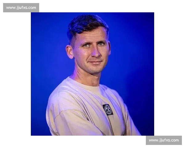 沙尔克官宣签下 22 岁德国中场法齐，合同至 2029 年